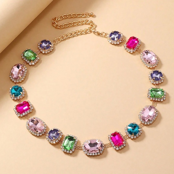 Luxe Gold Tone Colorful Large Rhinestone Statement necklace - Picture 4 of 7